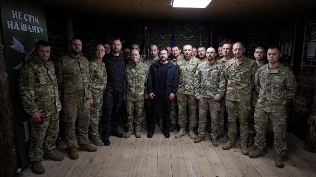 Zelensky visits front line amid intense fighting