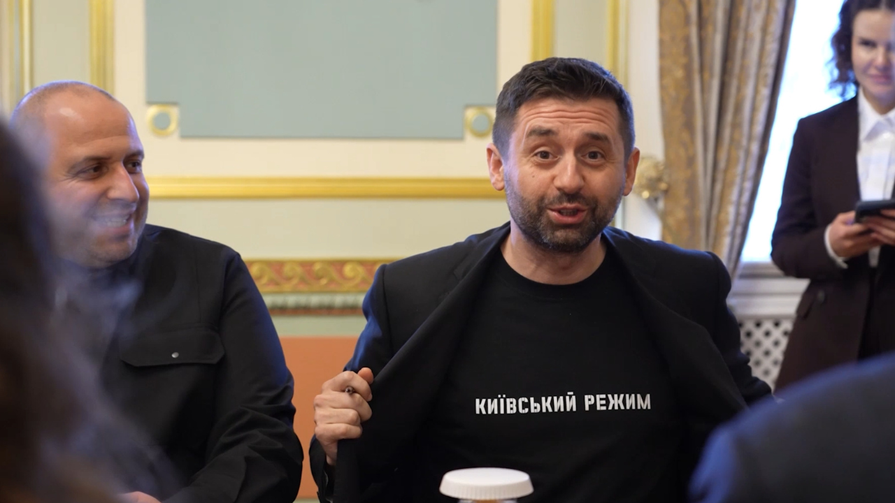 Trump’s envoys receive ‘Kyiv regime’ T-shirts