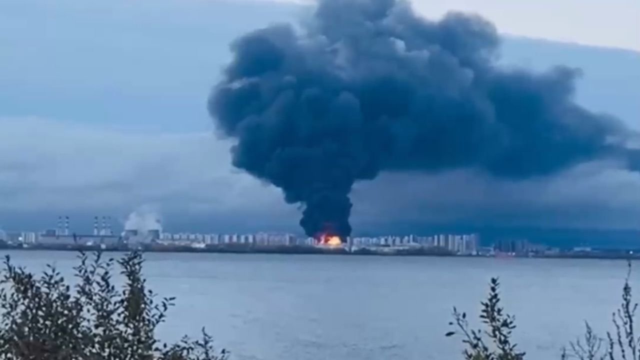 Massive drone attack on St. Petersburg: Oil depots, warehouses and data center in flames