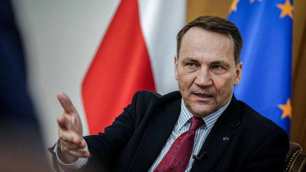 “Even Moscow is facing fuel shortages”: Sikorski questions Putin’s promises to supply diesel