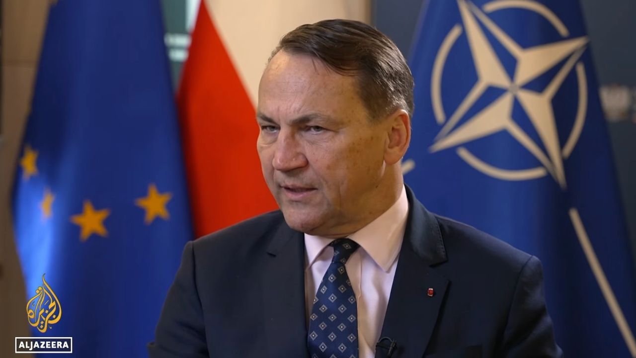 “Putin is destroying Russia’s future”: Sikorski criticizes US pressure on Ukraine and outlines conditions for ending the war